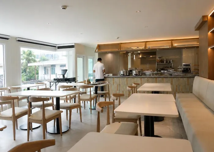 Surestay By Western Siriraj Hotel 3*